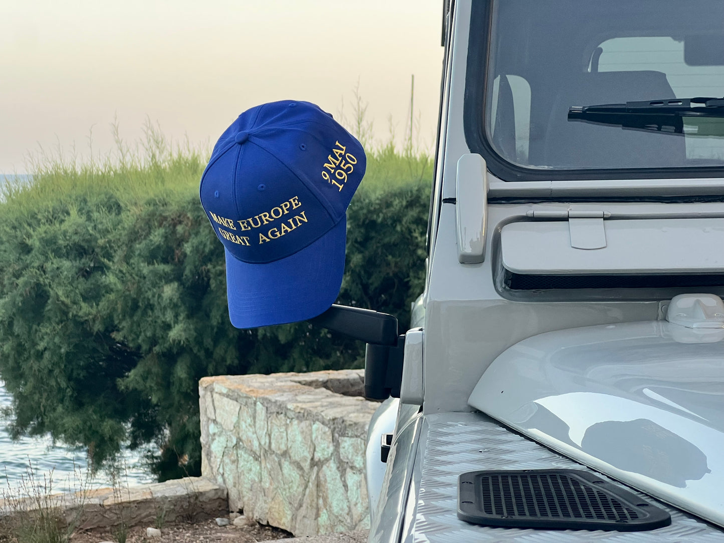 MEGA HAT